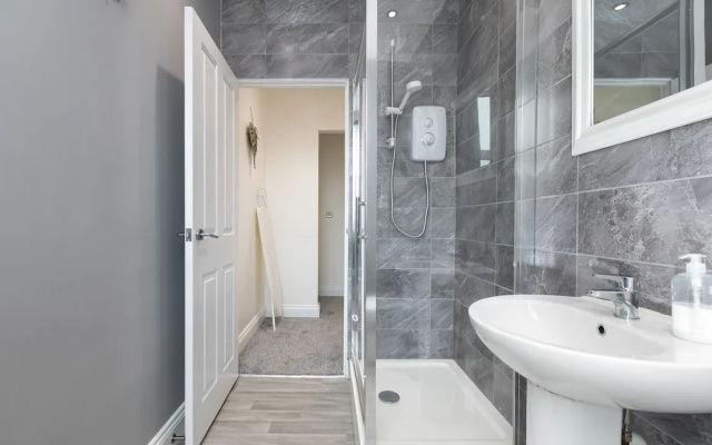 KVM - Kensington Apartment