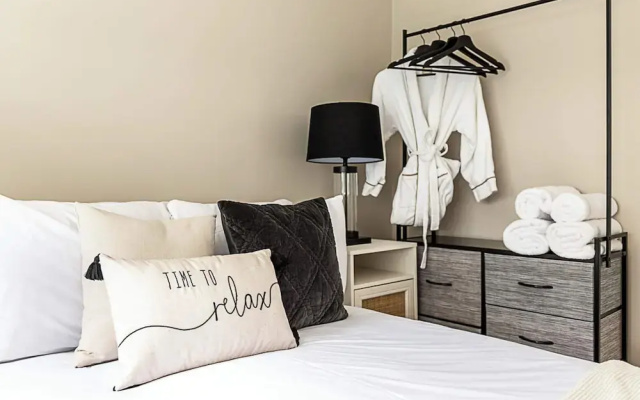 Luxurious 3 Bed Flat With Patio and Garden