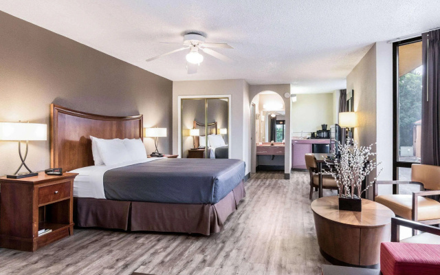 Econo Lodge Gainesville Downtown Area