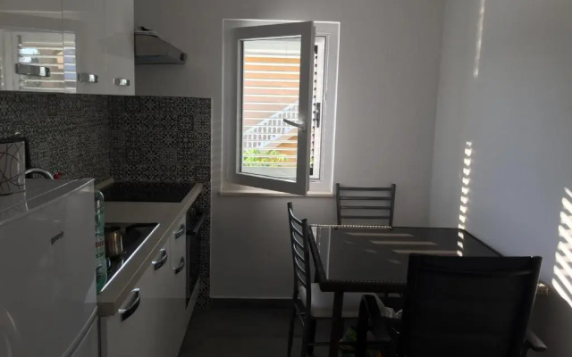 Apartments with a parking space Pirovac, Sibenik - 18700