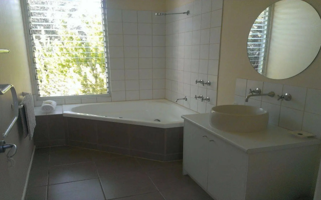 Springtide Studio Apartments
