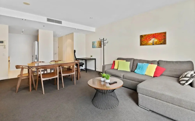 Spacious Melbourne CBD 2-bed Close to Everything