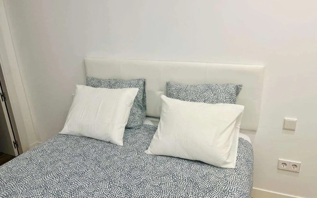 Bernabeu/ C.Universitaria Apartments