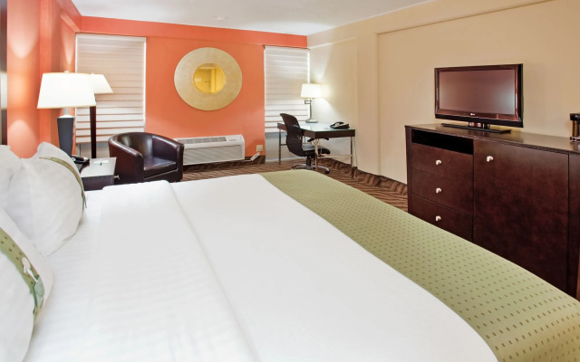 Holiday Inn Manhattan at the Campus by IHG