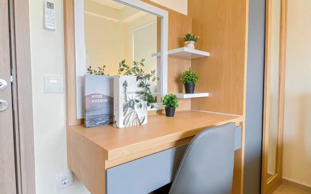 Comfy And Warm 2Br At Meikarta Apartment