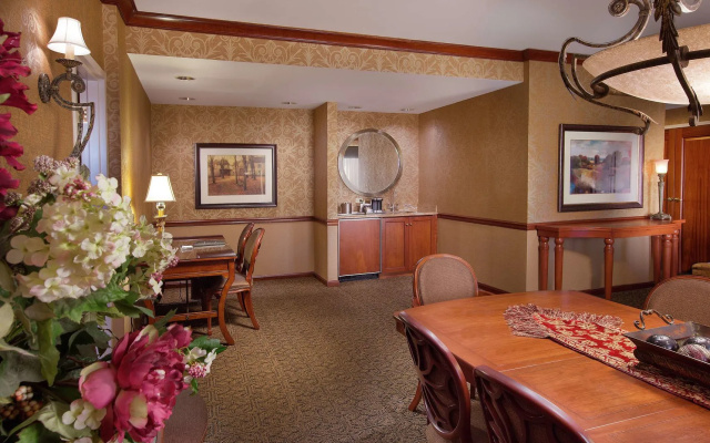 DoubleTree by Hilton Lisle Naperville