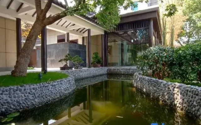 Oukai Yayuan (Nanyang Medical Holy Temple Wanda Plaza Store)