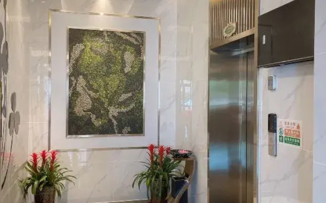 Vienna 3 Best Hotel  (Shanghai Xinsiping Road Port Trade City Branch)