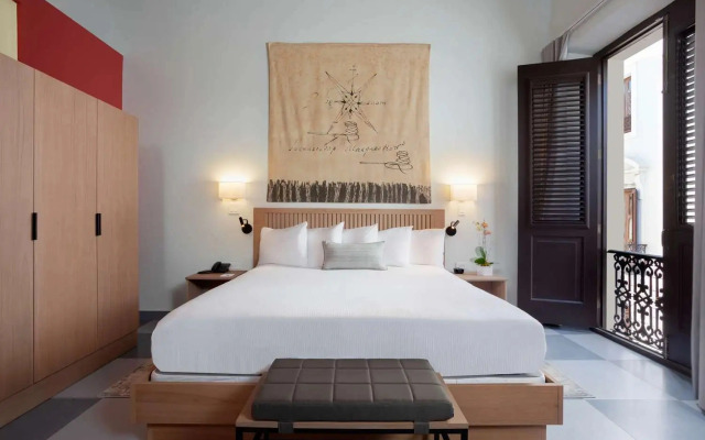 Palacio Provincial San Juan, Curio Collection by Hilton