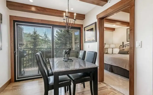 2 Bedroom Antlers Vacation Rental With Incredible Slopeside Views and Just a Short Walk to Gondola and Lionshead Village