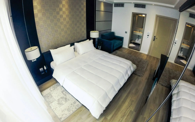 Demi Hotel