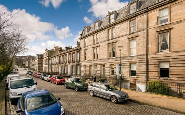 Traditional 3 bed Apartment Stockbridge