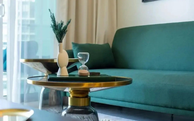 Luxurious 1BR - Pool & Gym Access