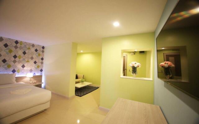 Апартаменты Trebel Service Apartment Pattaya Паттайя комната для гостей