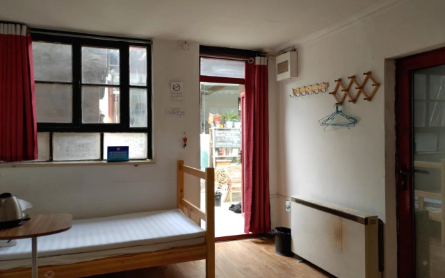 Beijing Templeside Lianlian Hutong Guest House