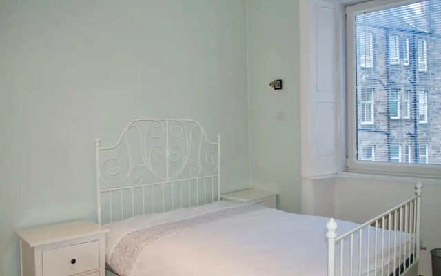 Spacious 2 Bedroom Apartment in Meadowbank