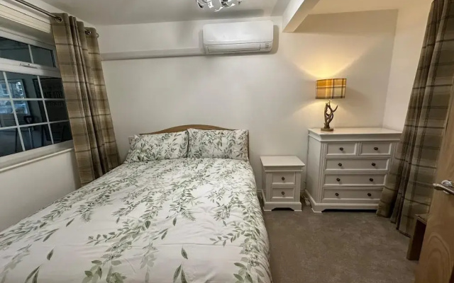 Cottinghamdetachedprop/kingbed/tv/wifi