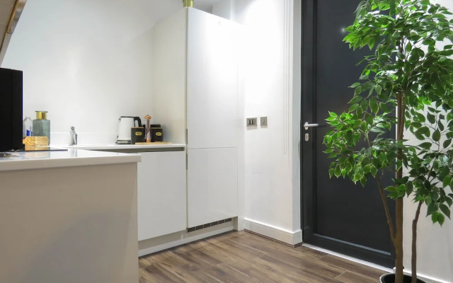 Tudors eSUites Birmingham Apartments Terrace and Private Parking