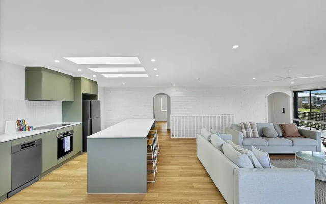 2-bed Beach Haven With Garden & Alfresco Dining