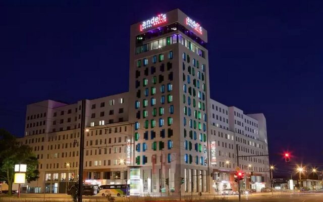 Отель Vienna House Andel´s Berlin Германия, Берлин - 8 отзывов об отеле, цены и фото номеров - забронировать отель Vienna House Andel´s Berlin онлайн вид на фасад