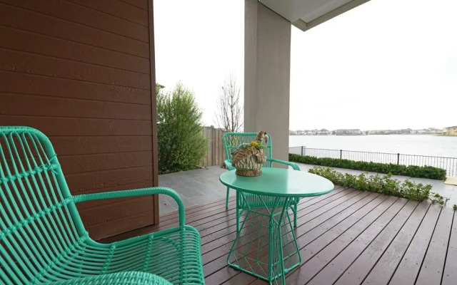 Luxury Waterfront SpaciousHouse Lakeview