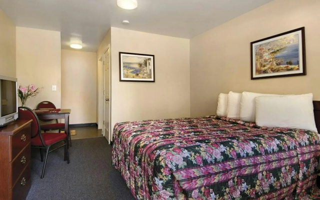 Budgetel Inn & Suites