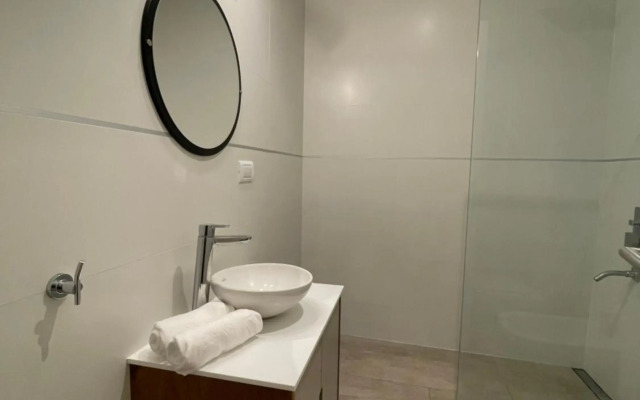 Departamento Moderno - Equipado y Con Cochera Privada