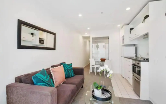 Lovely Two Bedroom Apartment Close To Sky Tower