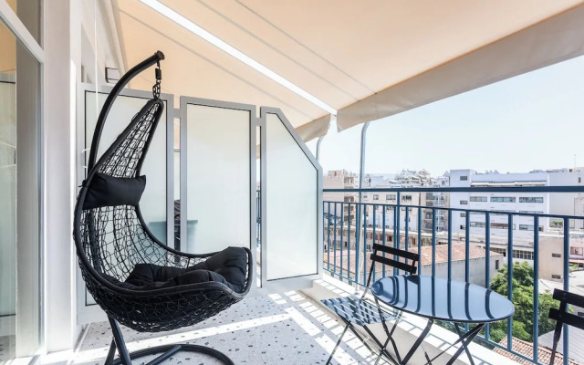 Au Piree by Calon