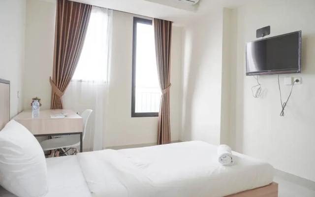 Warm And Comfort Studio At Evenciio Margonda Apartment