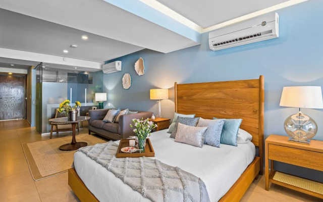 Gorgeous 1BR Condo With Pools Sea Views