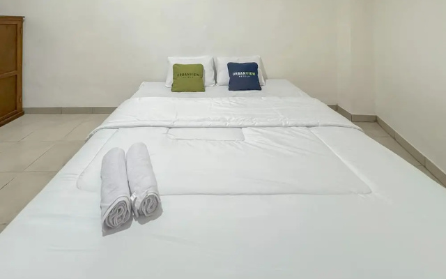 Urbanview Hotel Maharani Garut