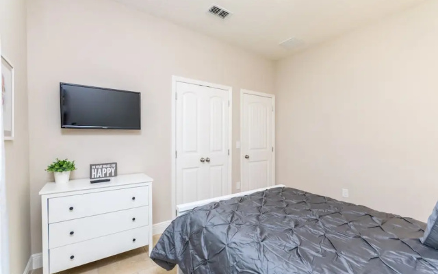 Solterra - 4175 Oaktree Drive