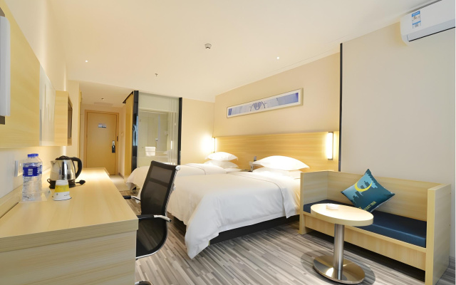 Queen Design Hotel (Qiandeng Lake Resort Guicheng Subway Station Branch)