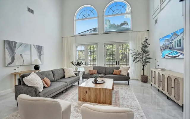 6BR Hollywood Lakes Home with Pool & Spa