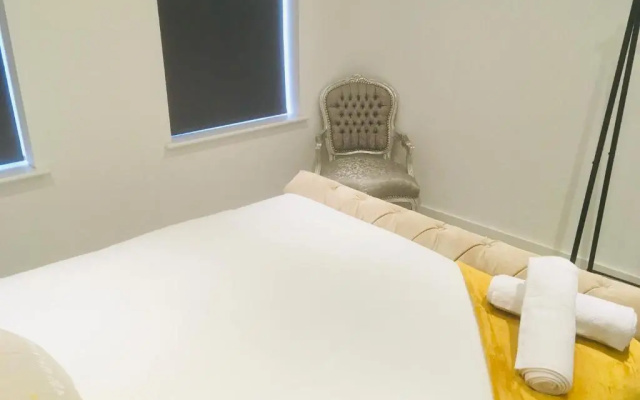 Huntingdon Apartment