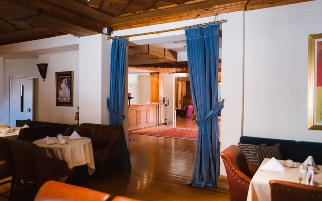 Trikolonion Country Hotel