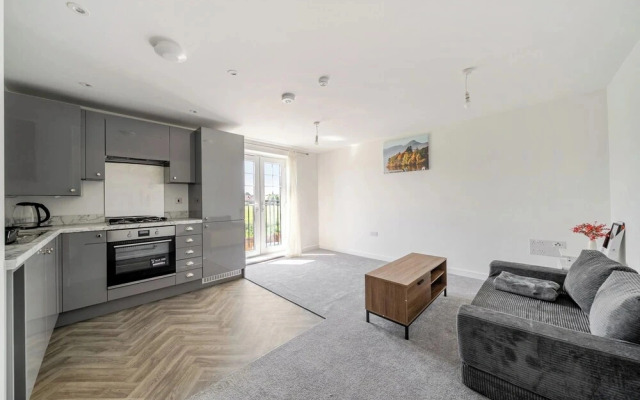 Near Stadium - Free Parking - Sleeps 4