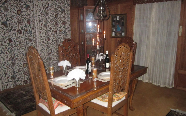 Wangnoo Houseboats