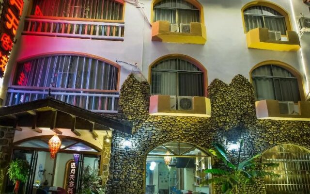 Zhangjiajie April Day Hostel
