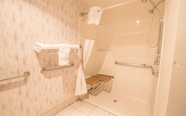 Quality Inn And Suites Portland