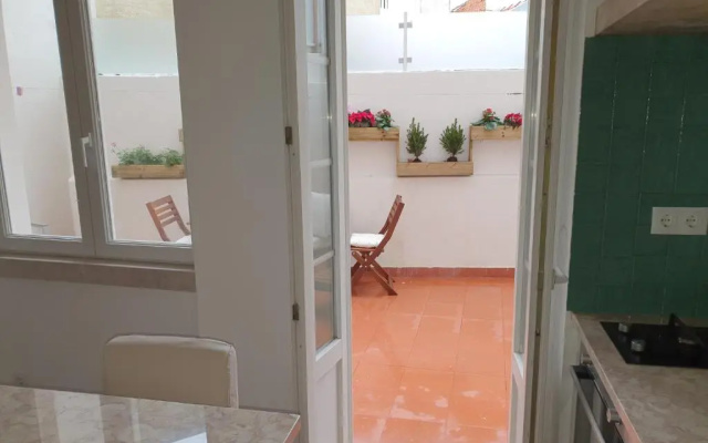 7ti7 Telhal apartment with a lovely Backyard