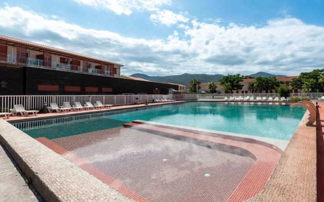 Chic Family Flat With Pool, Sauna
