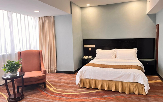 Skyline Plaza Hotel