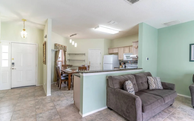 544 Fairways Lake