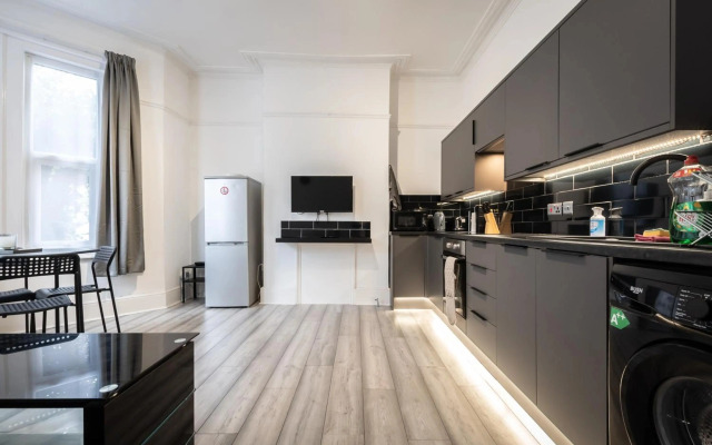 Newly Renovated 2 Bed Ground Floor Flat