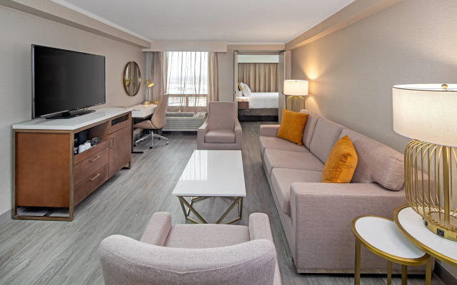 Crowne Plaza Toronto Airport by IHG