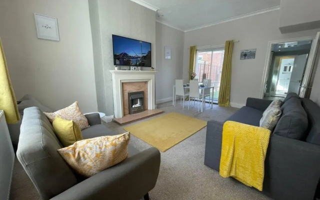 Lovely 3 -bed House in Jarrow With Free Parking