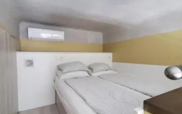 Economy Rooms and Apartments