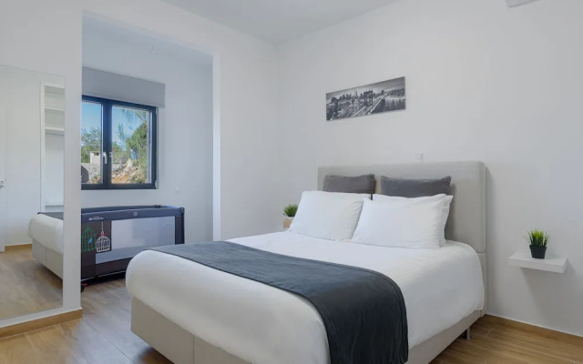 Sounio Black Villa